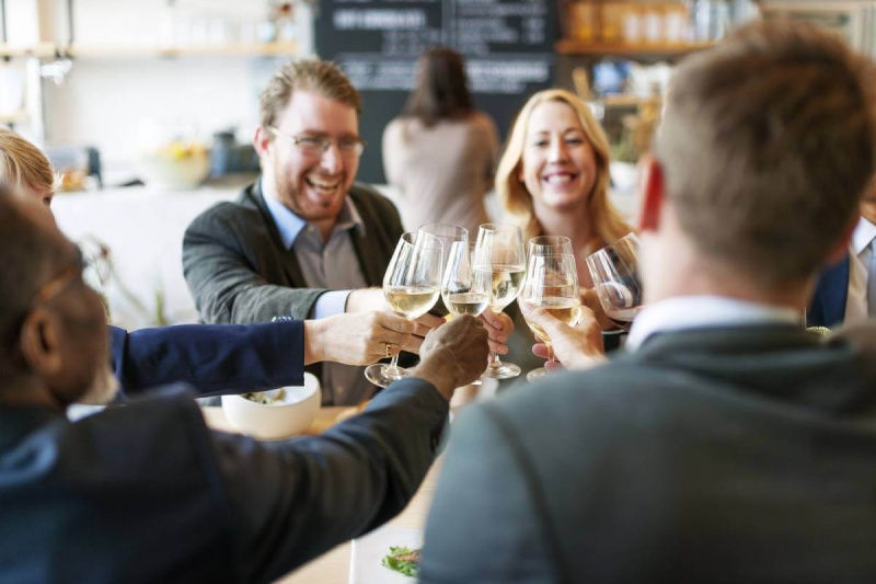 Abella Tax Services, Inc.’s Guide: Can You Give Employees Tax Free Bonuses for the Holidays?